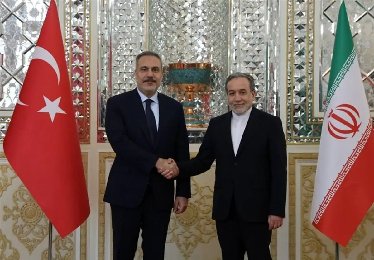 وزير الخارجية التركي يلتقي عراقجي