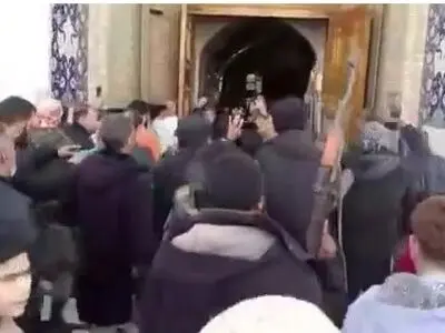 شورشیان تحریرالشام وارد حرم حضرت زینب(س) شدند + فیلم
