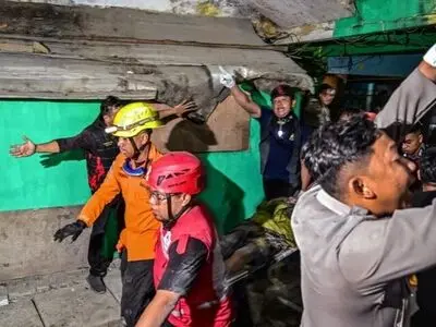 Death toll from Indonesia school collapse rises to 60