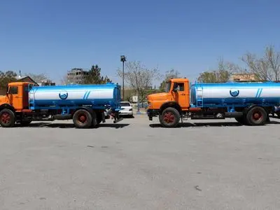 اعزام تانکرهای آبرسانی و آزمایشگاه سیار کنترل کیفیت آب همدان به تهران