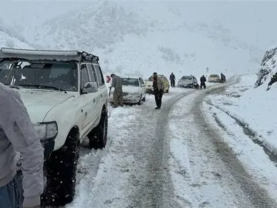 آغاز بارش برف در گردنه های شامنصوری و چری شهرستان کوهرنگ