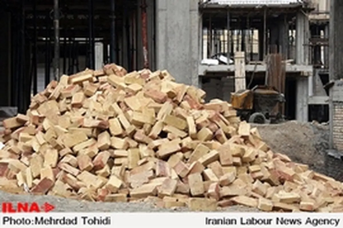 همکاری بخش راستگرای دولت با مجلس برای کاهش بیمه کارگران ساختمانی