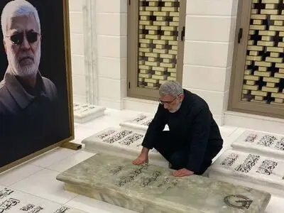 العمید قاآنی یزور مرقد الشهید ابو مهدی المهندس