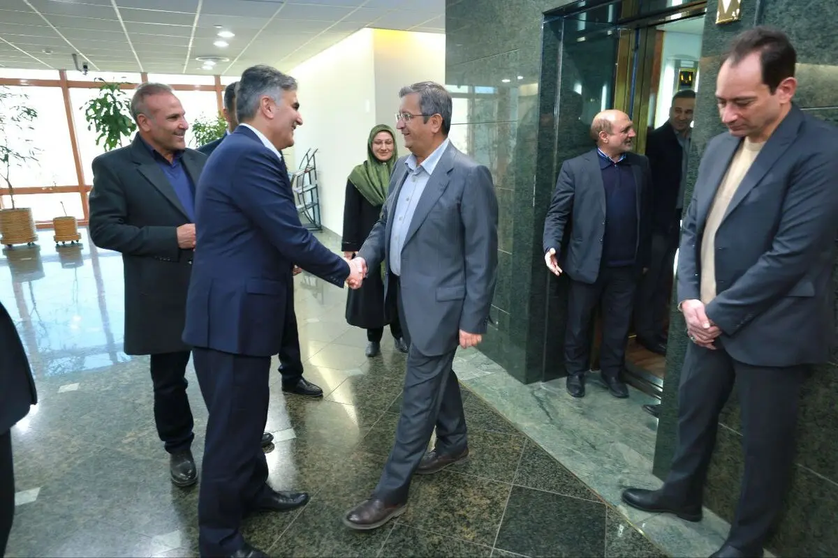 «همتی» بانک مرکزی را تحویل گرفت