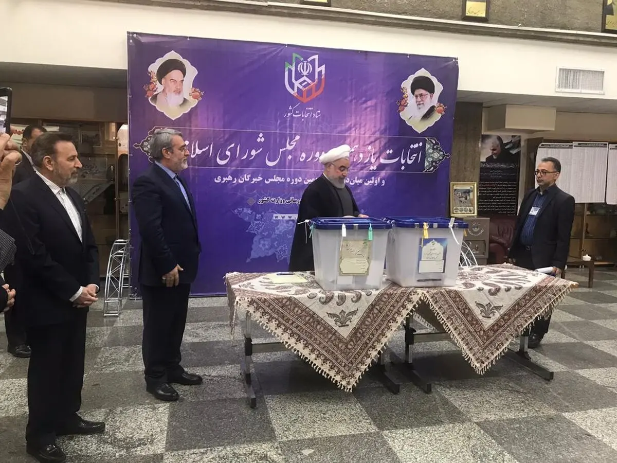 روحانی رای خود را به صندوق ریخت/ بازدید از بخش های مختلف ستاد انتخابات کشور