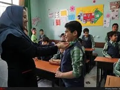 حقوق معلمان شاغل و بازنشسته زیر خط فقر است/ دولت بدهی خود به فرهنگیان را پرداخت نمی‌کند