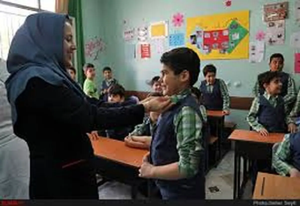 حقوق معلمان شاغل و بازنشسته زیر خط فقر است/ دولت بدهی خود به فرهنگیان را پرداخت نمی‌کند