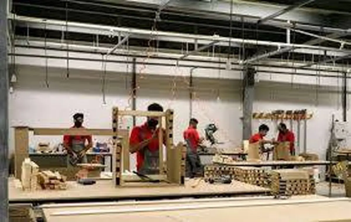 کارگران کیش چوب: ۴ ماه حقوق طلب داریم/ گرانی امان‌مان را بریده 