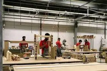 کارگران کیش چوب: ۴ ماه حقوق طلب داریم/ گرانی امان‌مان را بریده 