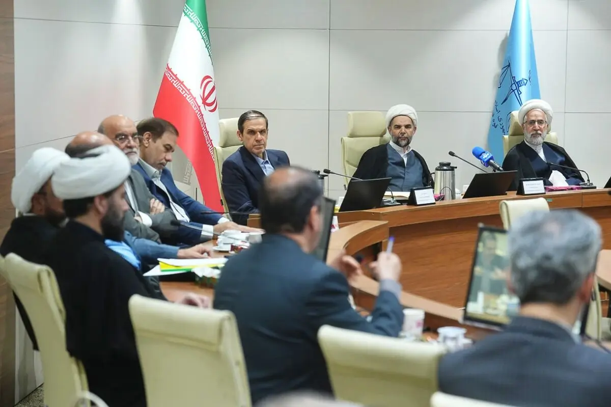 بخشی از گرانی‌ها به سوءاستفاده افراد خائن و مفسد بازمی‌گردد/ باید با اخلالگران نظام اقتصادی برخوردی قاطع و سنگین صورت گیرد 