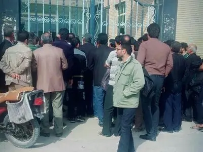 لزوم توجه به وضعیت رود خانه زهره/ تجمع کشاورزان مقابل فرمانداری 
