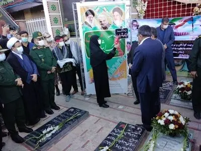 زنگ مهر «ایثار و شهادت» در جوار مزار سپهبد شهید سلیمانی نواخته شد