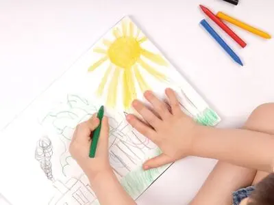 آموزش کشیدن انواع نقاشی های کودکانه را در سایت کاغذ رنگی یاد بگیرید