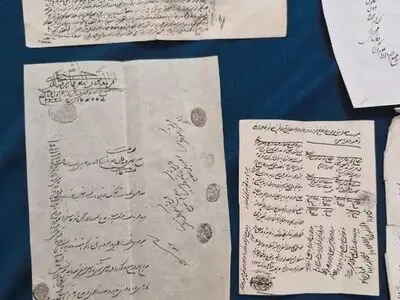 تک‌فروشی نداریم! فروش نسخ خطی قاجاری به‌صورت عمده در اینستاگرام!/ قرآن‌های تاریخی را تکه تکه می‌کنند تا بفروشند!