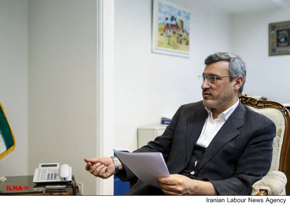 آقایان حرفهای خودشان را به بزرگان نسبت دادهاند