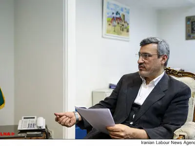آقایان حرف‌های خودشان را به بزرگان نسبت داده‌اند