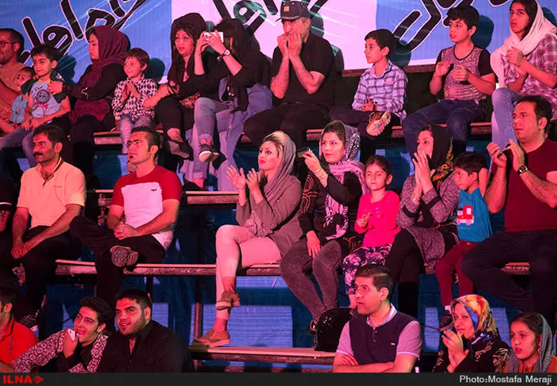 اجرای حرکات نمایشی تاپ رایدر در پارک ملت شهر کرد