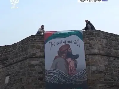 نصب تصویر "ریم" و پدر بزرگش روی دیواری در صربستان + فیلم