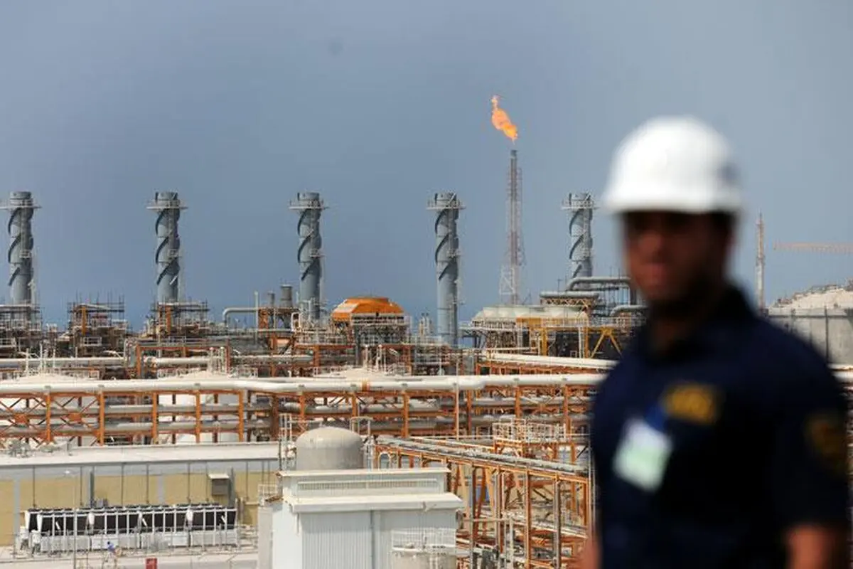 Iran starts extracting oil from South Pars field 