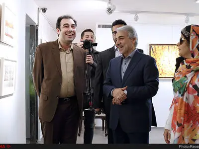 نوبخت از نمایشگاه نقاشی مریم حیدرزاده بازدید کرد