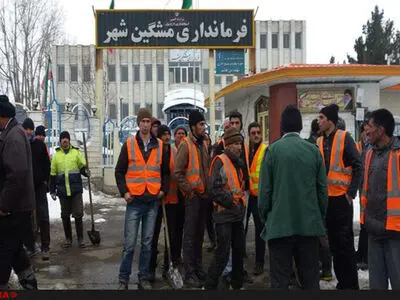 تجمع کارگران شهرداری مشکین شهر برای معوقات مزدی 