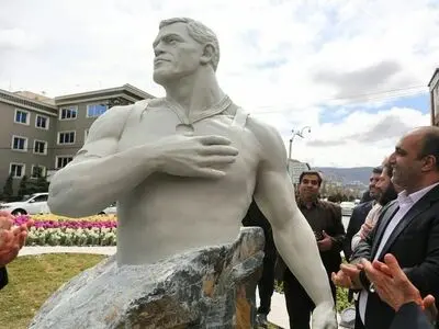 از یادمان پهلوان احمد وفادار رونمایی شد 
