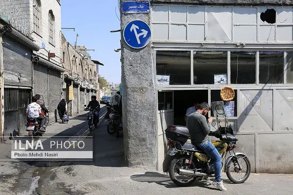 تک عکس/ در دل کوچه های قدیمی، نان و زندگی کنار هم پخته می شوند