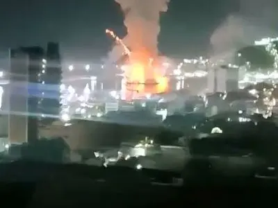 شبکه راشاتودی از حملات آمریکا به کاراکاس و یک پایگاه نیروی دریایی ارتش ونزوئلا خبر داده است + فیلم