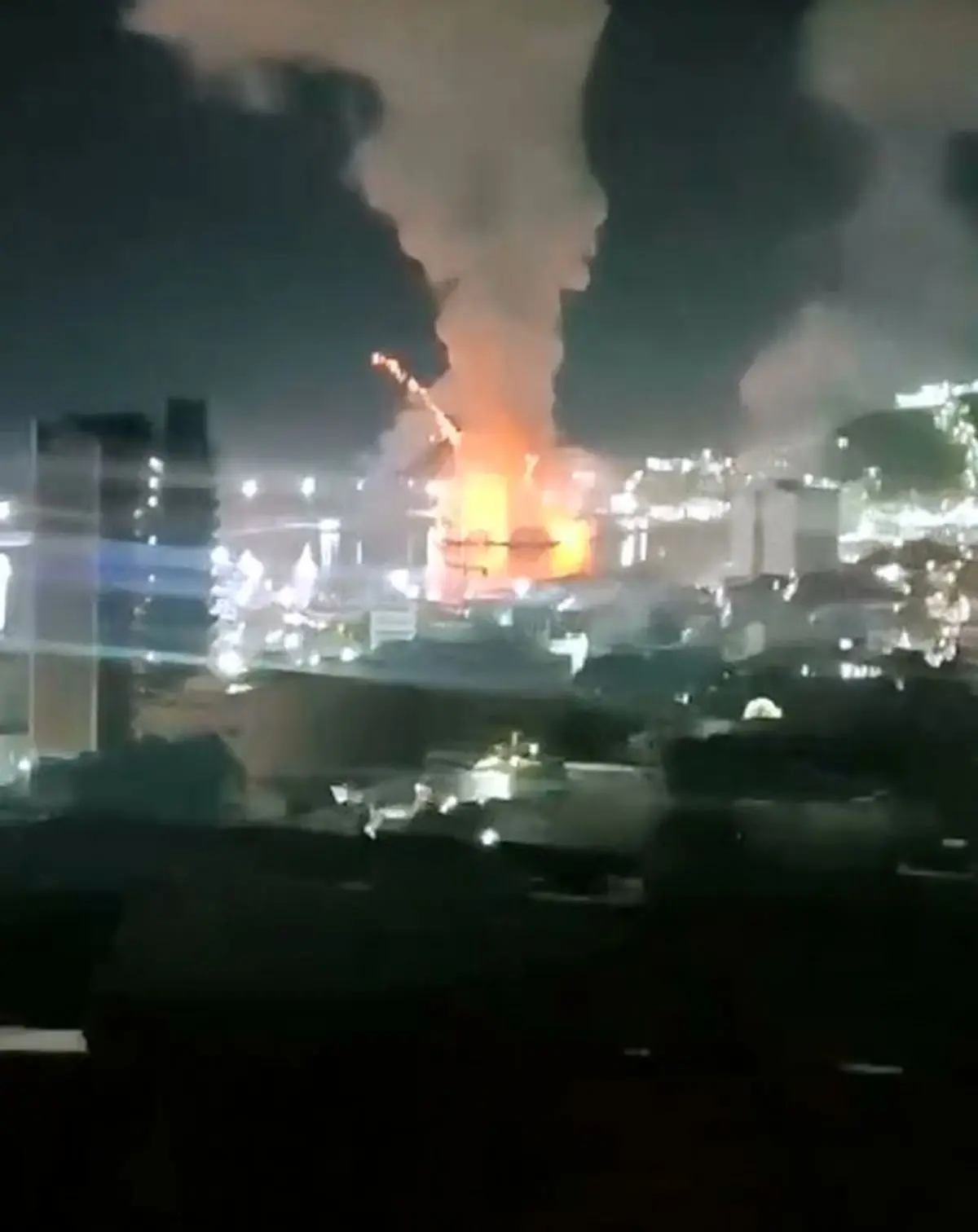 شبکه راشاتودی از حملات آمریکا به کاراکاس و یک پایگاه نیروی دریایی ارتش ونزوئلا خبر داده است + فیلم