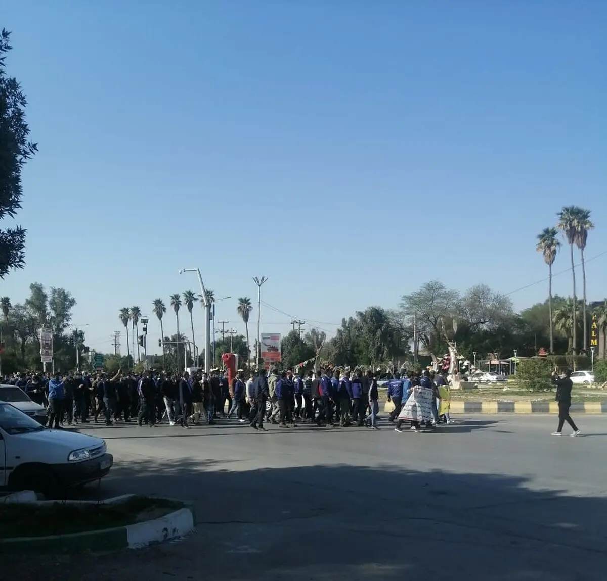 تجمع کارگران گروه ملی فولاد ایران مقابل استانداری خوزستان و فرمانداری اهواز
