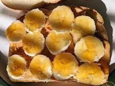 6 خاصیت بی نظیر خوردن موز با عسل