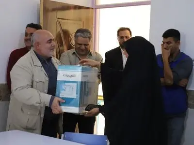 اهداء ۸ دستگاه چرخ خیاطی به دانش‌آموزان استثنایی اروندی 