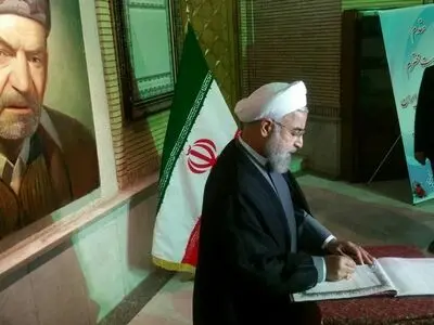 روحانی از مقبره الشعرا تبریز بازدید کرد
