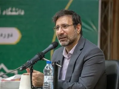قانون اساسی از مبارزه در برابر مستکبران حمایت می‌کند