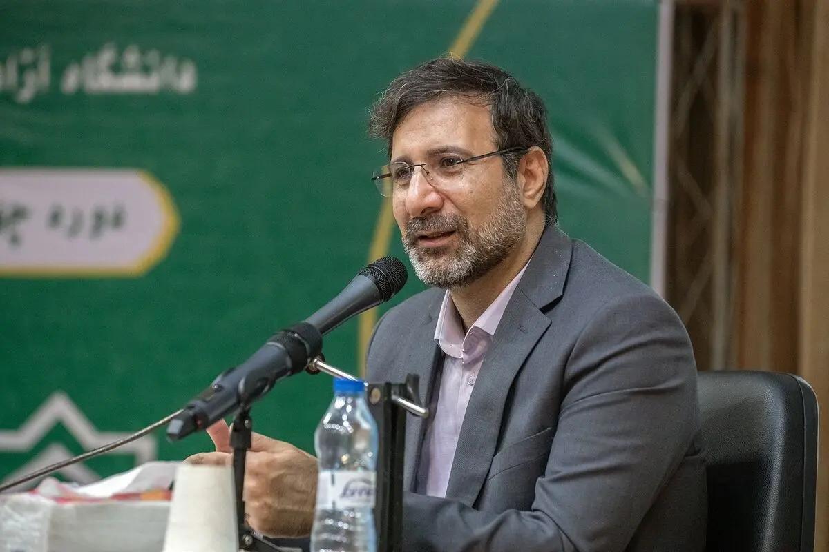 قانون اساسی از مبارزه در برابر مستکبران حمایت می‌کند