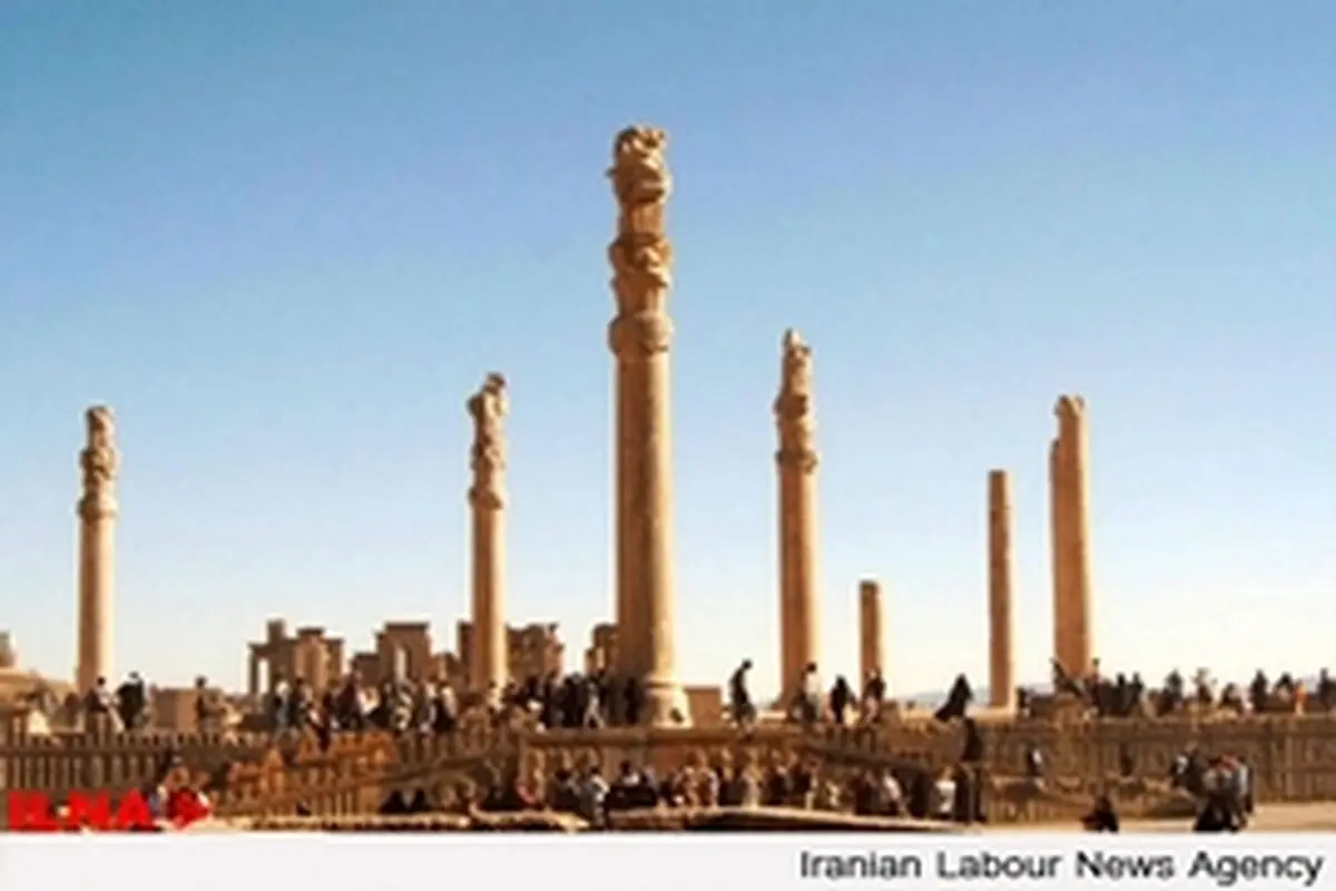 فکر می‌کردیم ایرانیان همانند عرب‌ها لباس می‌پوشند / بناهای تاریخی ایران را احیا کنید