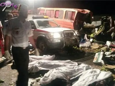 تجاوز به چپ مینی‌بوس بنز 3 کشته و 6 مجروح بر جا گذاشت