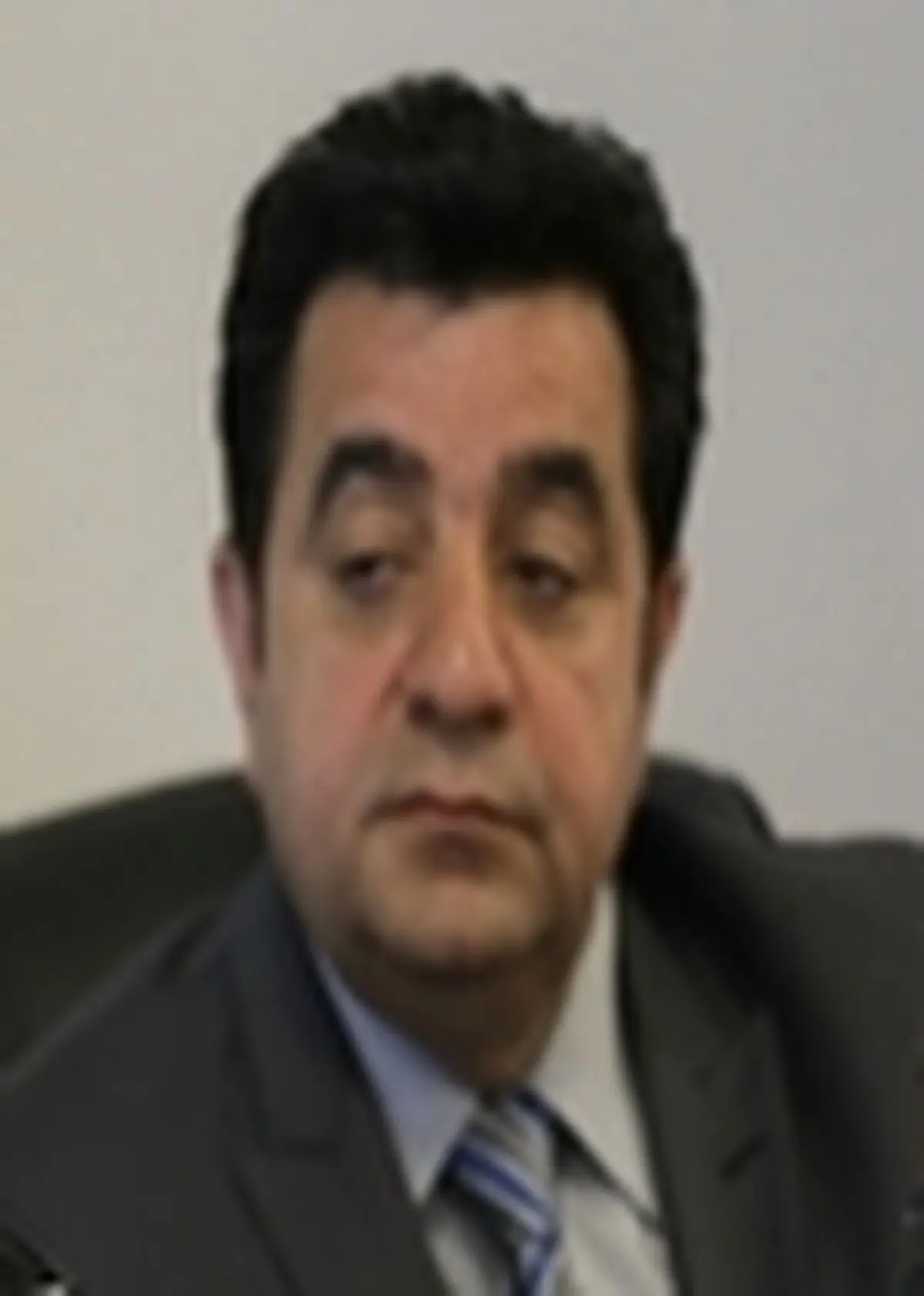 کالای شناسنامه دار توان رقابت با قاچاق را ندارد / مسئولان تجدید نظر کنند