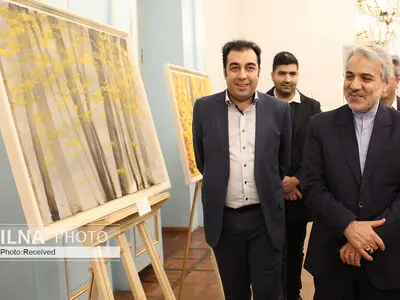 نمایشگاه مریم حیدرزاده با حضور رئیس سازمان برنامه و بودجه افتتاح شد