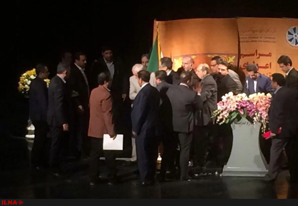 رئیس اتاق بازرگانی تهران در حین سخنرانی بیهوش شد