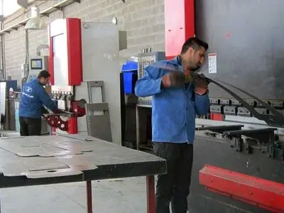 ۲۰۰ تا ۳۰۰ میلیون تومان از مطالبات کارگران باقی مانده/بدهی‌های کاخانه در حال پرداخت است 