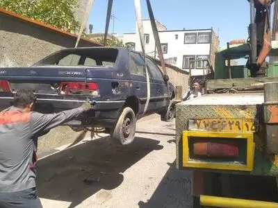 جمع‌آوری خودروهای فرسوده از معابر عمومی تبریز ادامه دارد