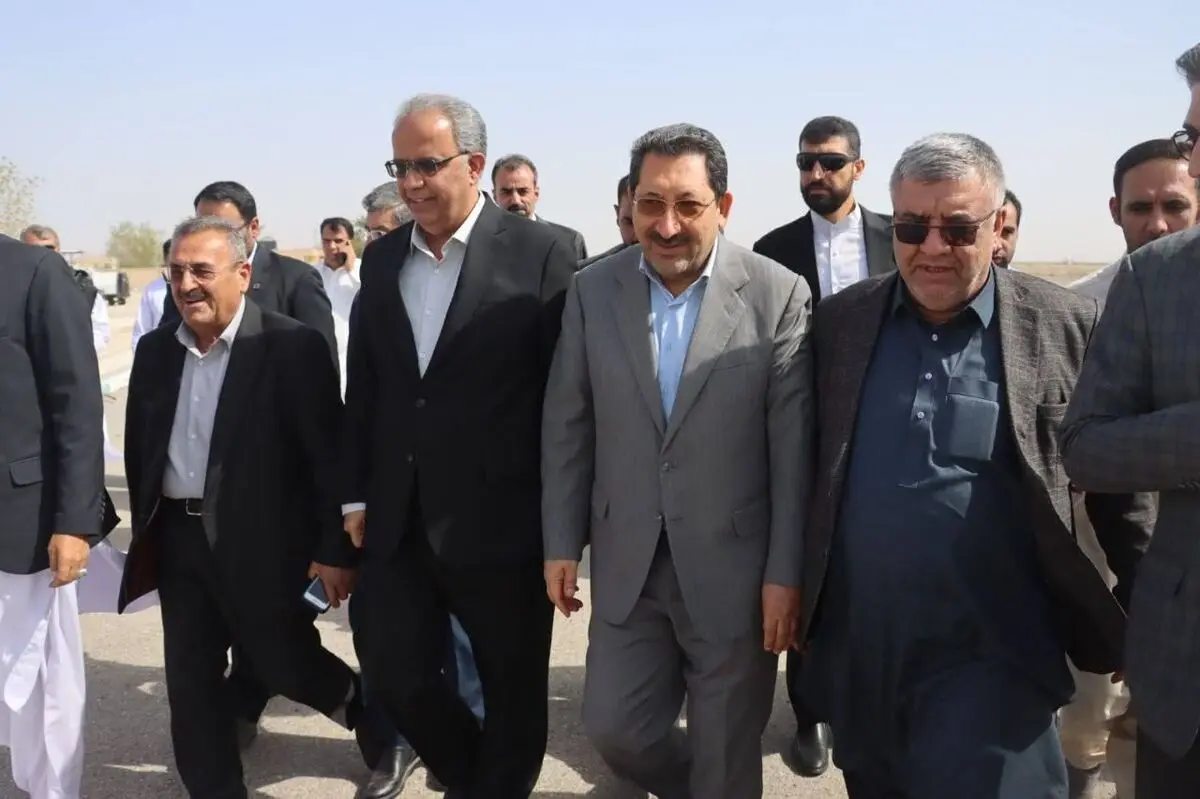 وزیر صنعت، معدن و تجارت وارد ایرانشهر شد