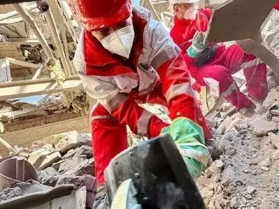 نجات ۳ کارگر از حادثه سقوط بنای فرسوده در علی‌آبادکتول
