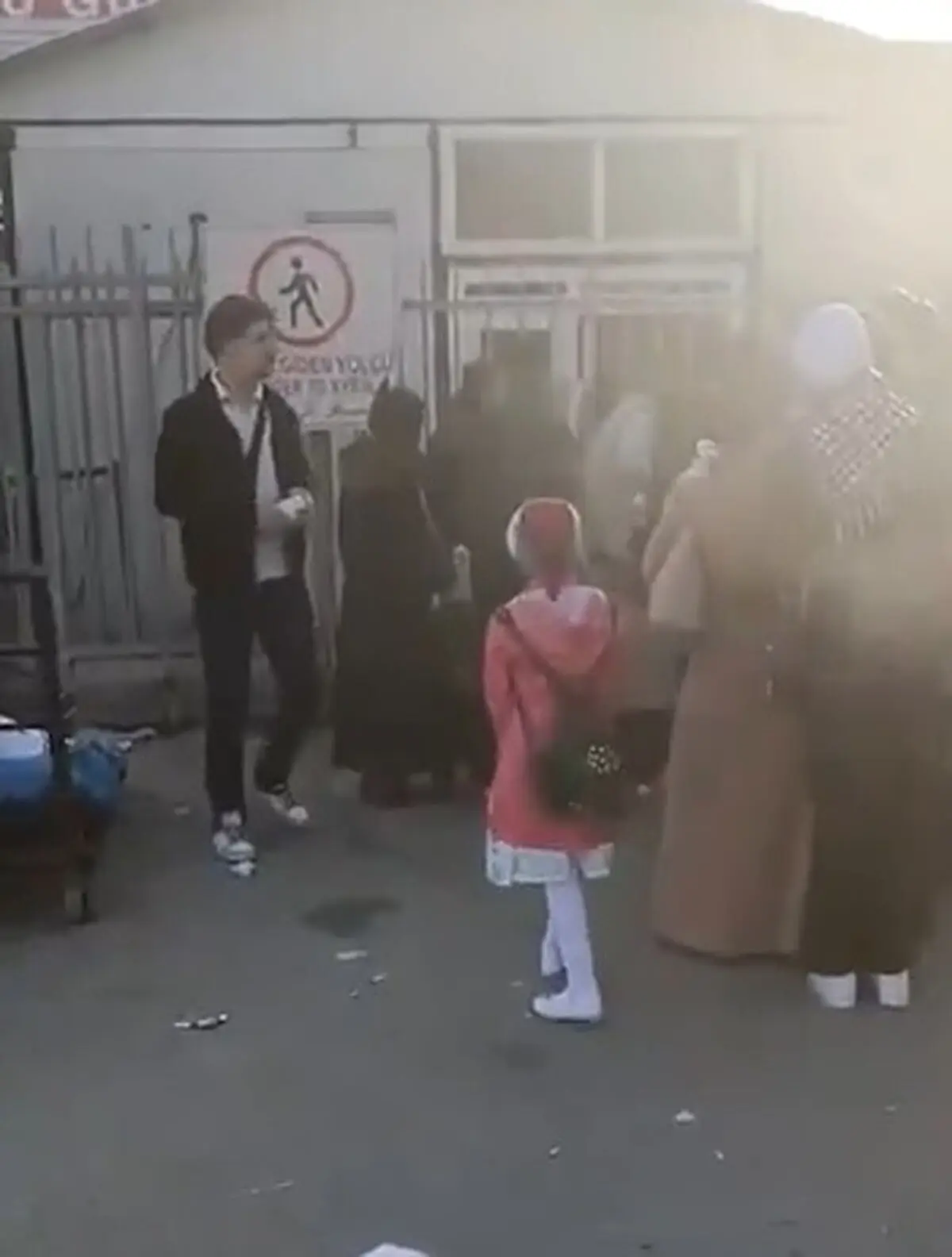 ویدیویی از بازگشت آوارگان سوری از ترکیه به کشورشان/اینجا گذرگاه مرزی ترکیه و سوریه است