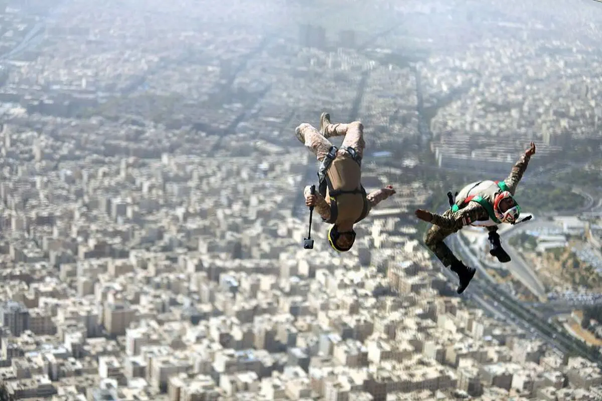 ارشا اقدسی از برج میلاد پرید
