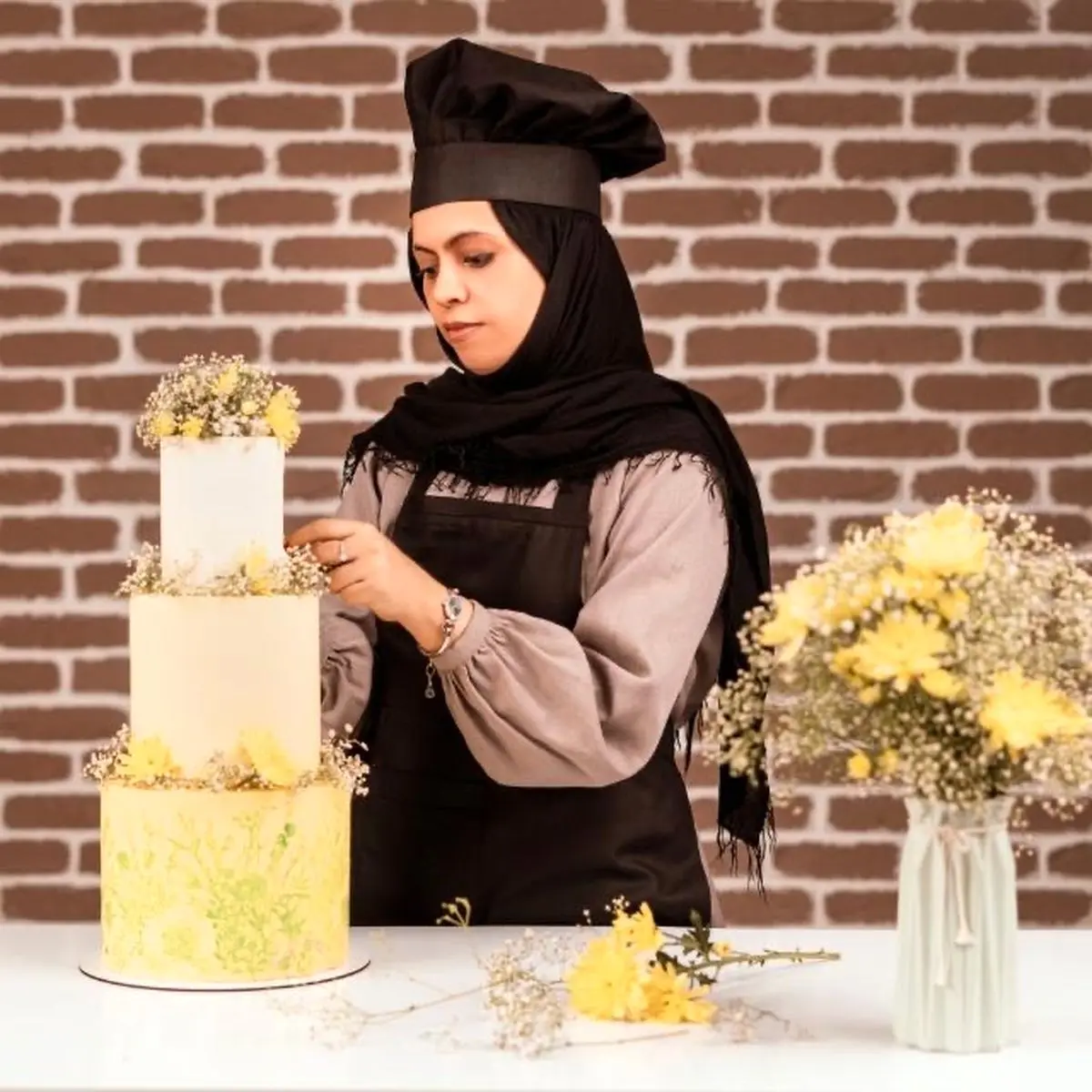 صوده رحیمی؛ از آشپزخانه خانگی تا آموزش آنلاین کیک و شیرینی در قشم