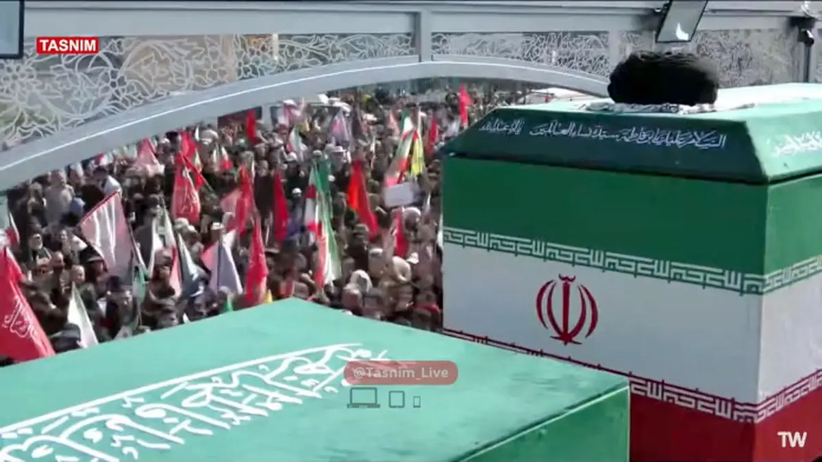 قابی از پیکر مطهر رهبر شهید انقلاب + فیلم