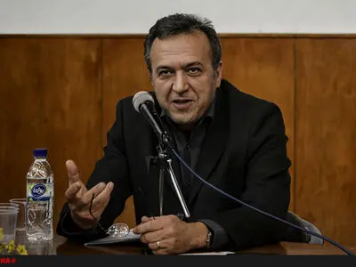 گلایه احسان شریعتی از حواشی مراسم تشییع پیکر مادرش/ ساختمان حسینه ارشاد برای ما یک نماد است