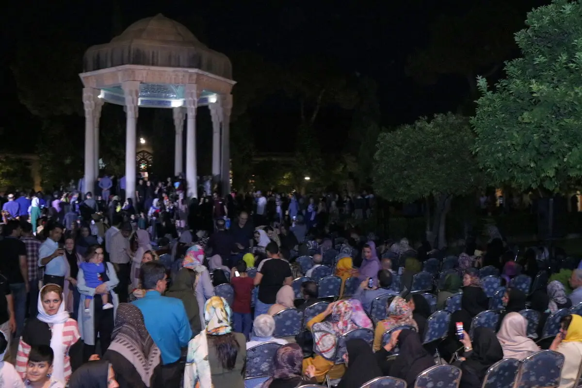 بازدید ۱۰ هزار نفر در روز حافظ از مجموعه حافظیه